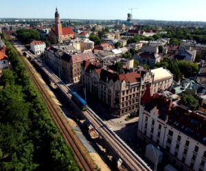 Kraków: Pierwsza lokomotywa przejechała po nowych estakadach kolejowych na Grzegórzkach