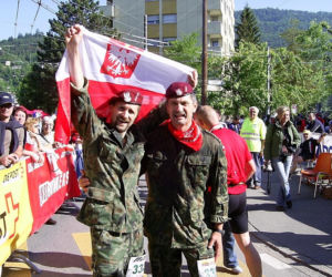 Najstarszy rekordzista ma 76 lat, najmłodszy - 50. Dlaczego młodsi żołnierze nie biegają w maratonach?