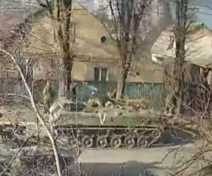 Pocisk uderzył w blok mieszkalny w Buczy pod Kijowem