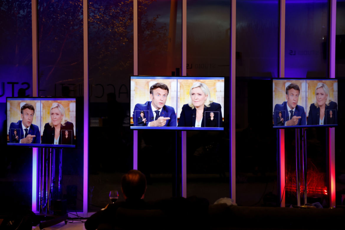 Emmanuel Macron i Marine Le Pen starli się w debacie. Kto wygra wybory?