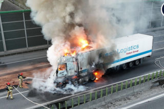 Pożar TIR-a i gigantyczny korek pod Warszawą. Autostrada A2 całkowicie zablokowana