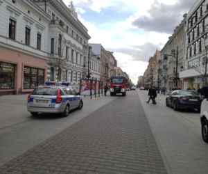 Tajemnicza przesyłka w bramie Urzędu Miasta Łodzi. Ulica Piotrkowska zamknięta!