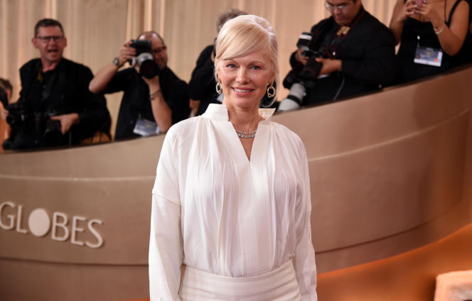 Pamela znów jest blondynką! Zobacz kreacje ze Złotych Globów