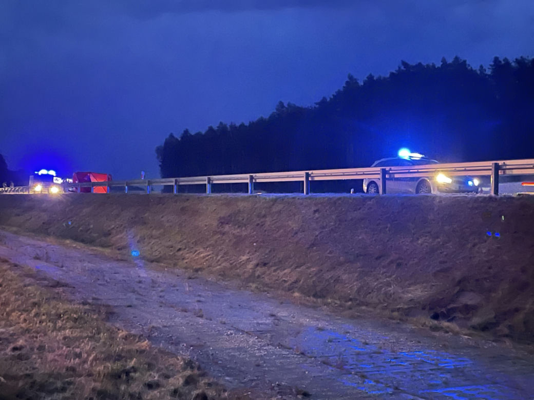 Śmierć na S17 w Woli Duckiej. 24-latek wbiegł pod pędzące BMW. Nie żyje