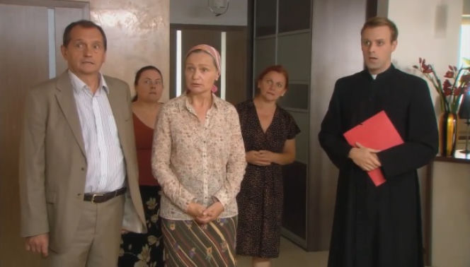 Ranczo 8 sezon odc. 102. Ksiądz Maciej (Mateusz Rusin), doktor Wezół (Wojciech Wysocki), Solejukowa (Katarzyna Żak)