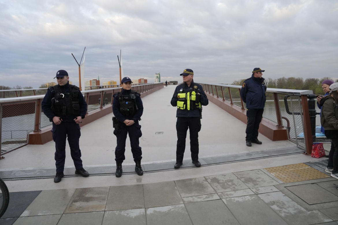 Otworzyli nowy most w Warszawie. Wielkie tłumy na spacerze z prezydentem