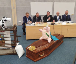 Protest rolników na spotkaniu z ministrem rolnictwa na Uniwersytecie w Siedlcach