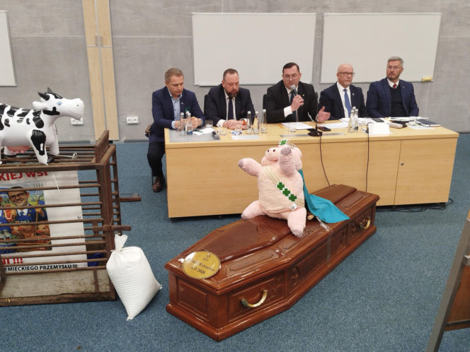 Protest rolników na spotkaniu z ministrem rolnictwa na Uniwersytecie w Siedlcach