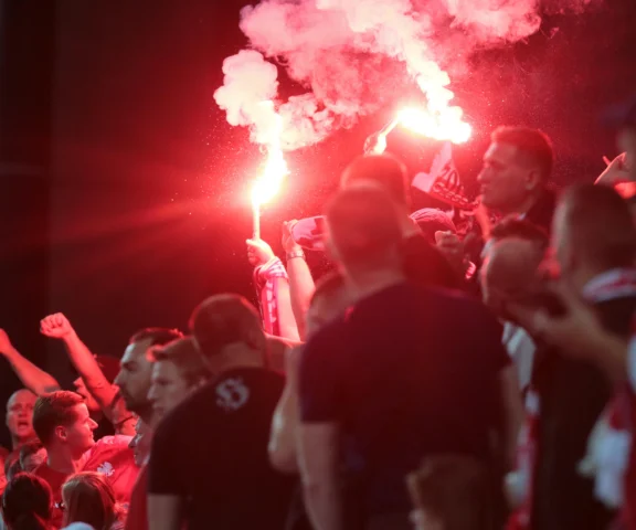 Nocna akcja polskich kibiców w Sztokholmie