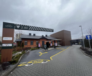 Nietypowy McDonald's przy ul. Radzymińskiej w Warszawie