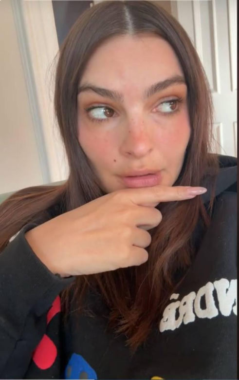Emily Ratajkowski pokazała efekt metamorfozy. "Mam najgorszą fryzurę w moim życiu" 