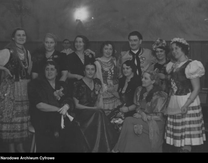 Sylwester w Warszawie sprzed lat. Tak stolica witała dawniej Nowy Rok