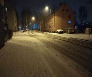 Atak zimy w Polsce. Śnieg na drogach w Zabrzu