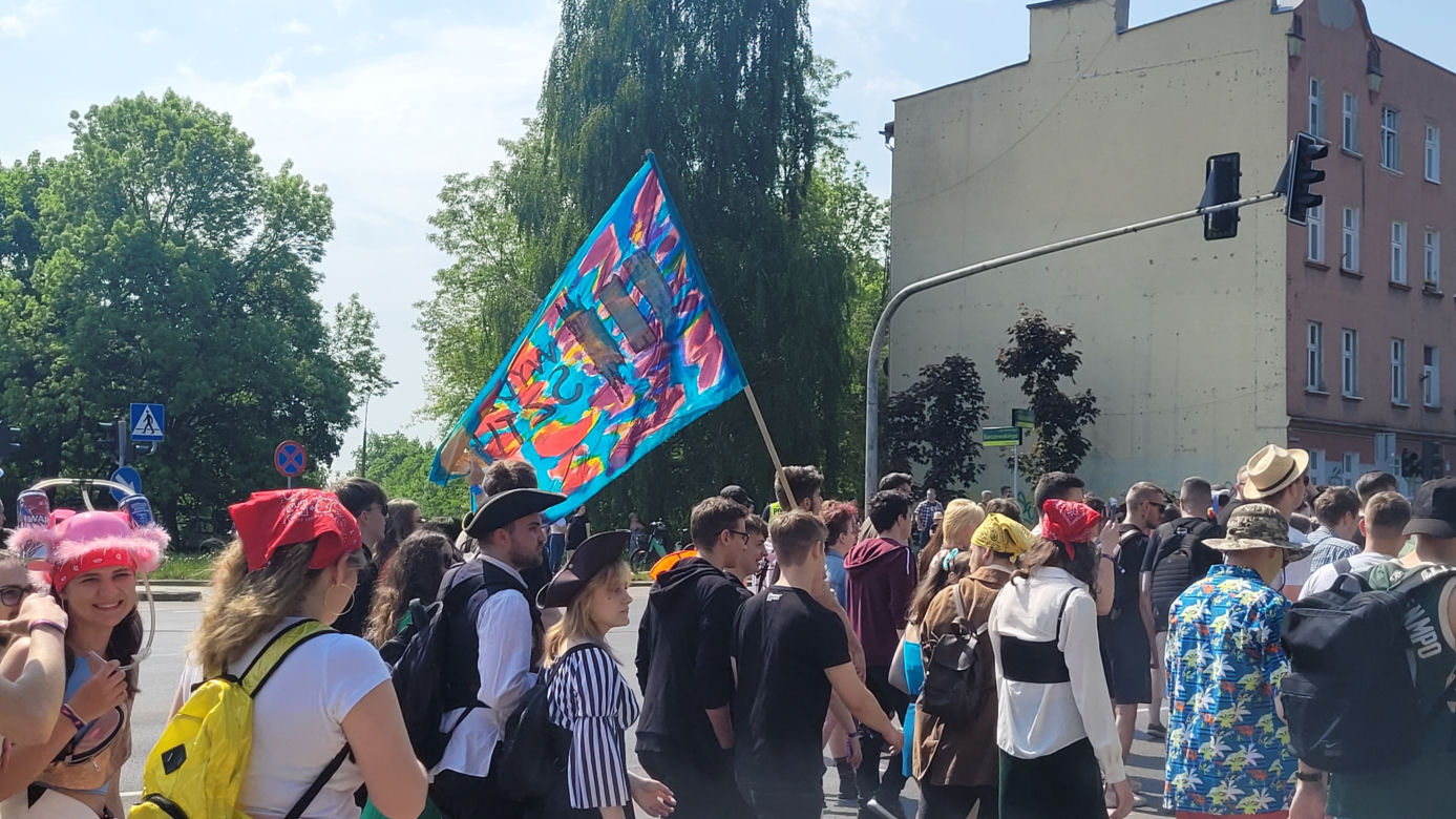 Kortowiadę czas zacząć! Kolorowa Parada Wydziałów przeszła ulicami Olsztyna [ZDJĘCIA]
