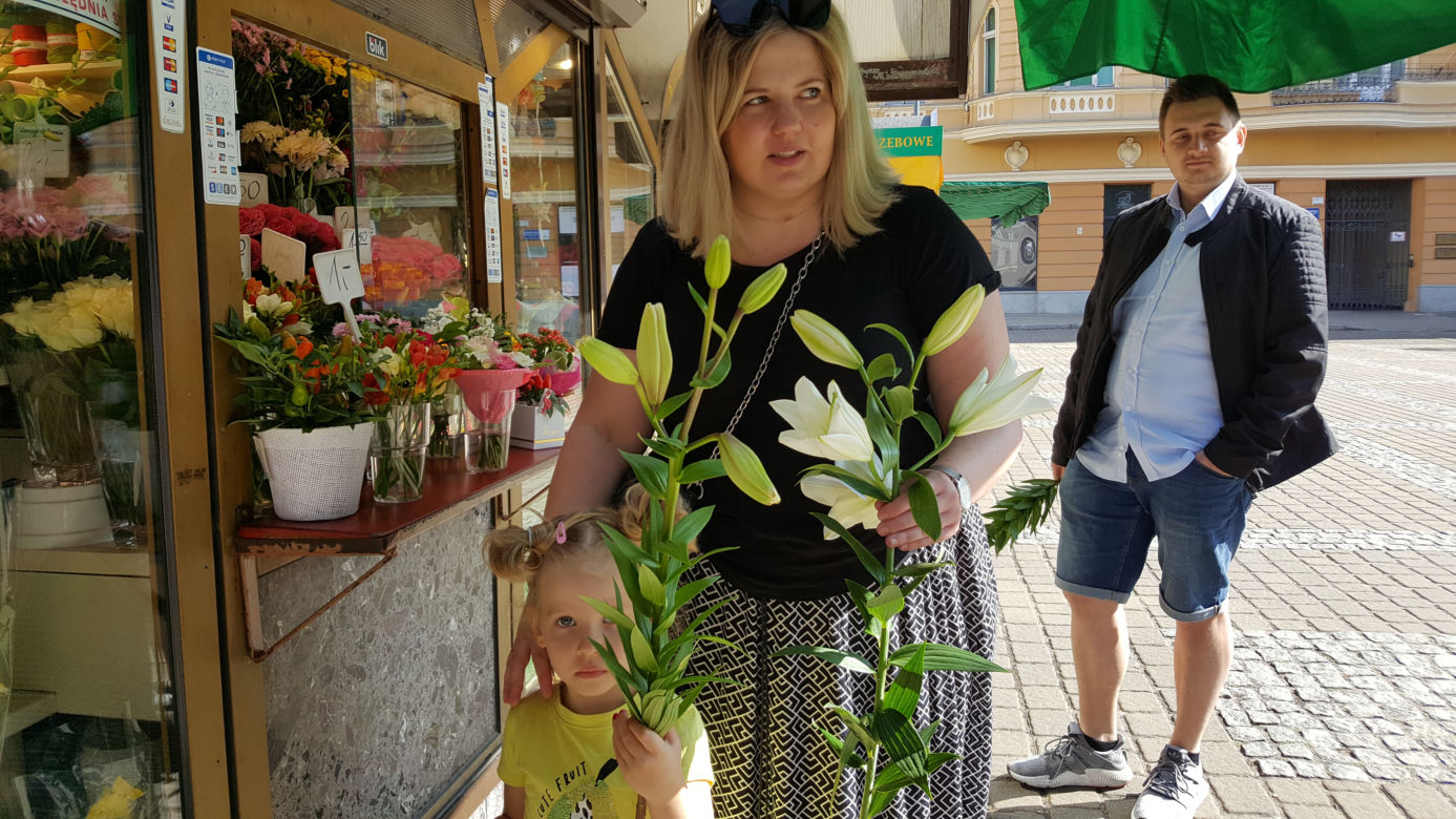 Kwiaciarki wdzięczne za poparcie. Z radości rozdały bydgoszczanom kwiaty!