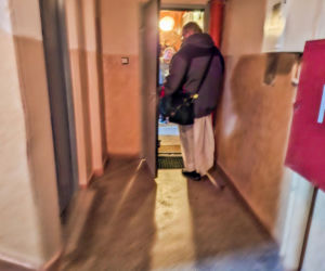 Ile dać księdzu po kolędzie? Znamy konkretne kwoty. Nie ma żadnych wymagań