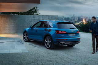 Audi Q5 TFSI e quattro w Polsce. Tyle kosztuje hybrydowy SUV z wtyczką - pełny CENNIK 2020