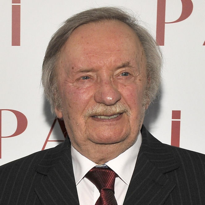 Wojciech Pokora odzywa się z zaświatów i siada z żoną w fotelu