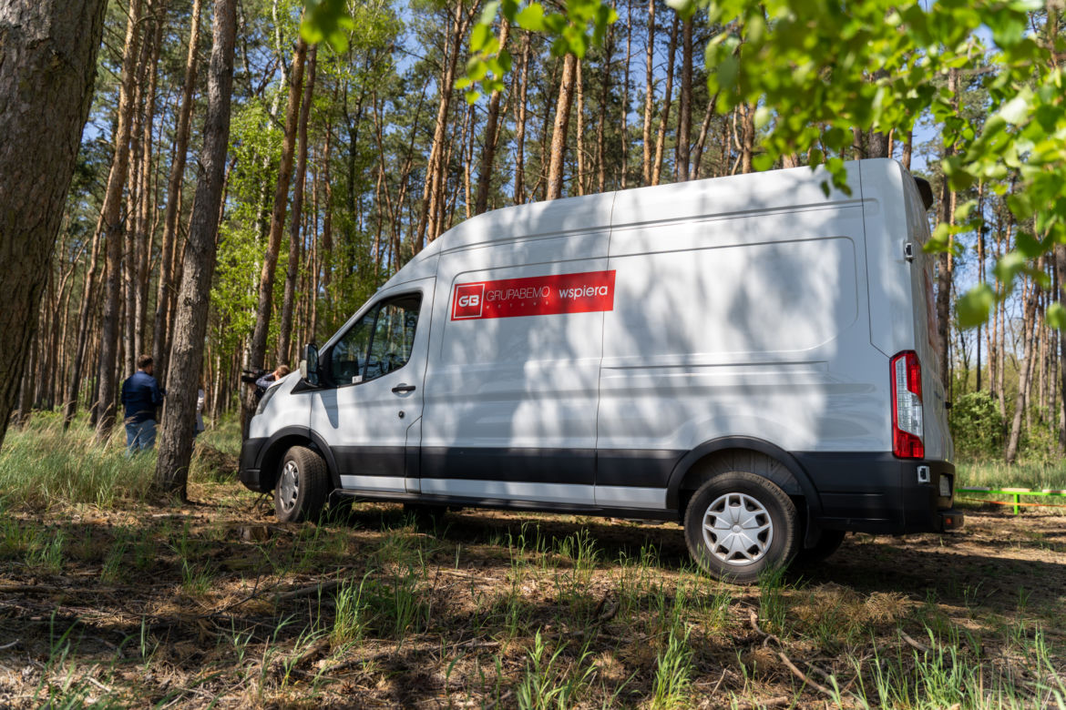 Pszczelarze z Rzeszowa uratowali pasiekę w Wielkopolsce [GALERIA]