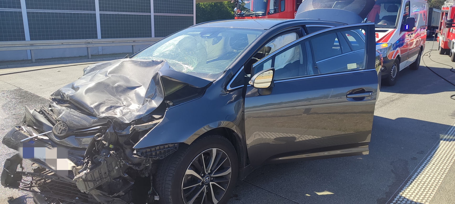 Makabryczny wypadek na S8 pod Wyszkowem! Jedna osoba zginęła w zderzeniu dwóch osobówek i tira [ZDJĘCIA]