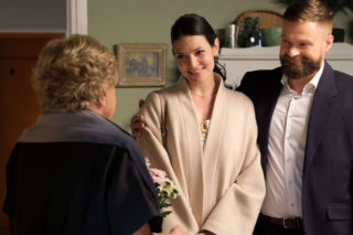 M jak miłość odc. 1916. Barbara (Teresa Lipowska), Ewelina (Anna Jarosik), Michał Winiar (Tomasz Rożniatowski)