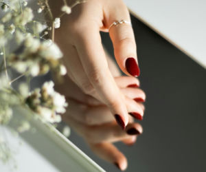 Zdrowa alternatywa dla hybrydy. Ten manicure zachwyca blaskiem i trwałością 