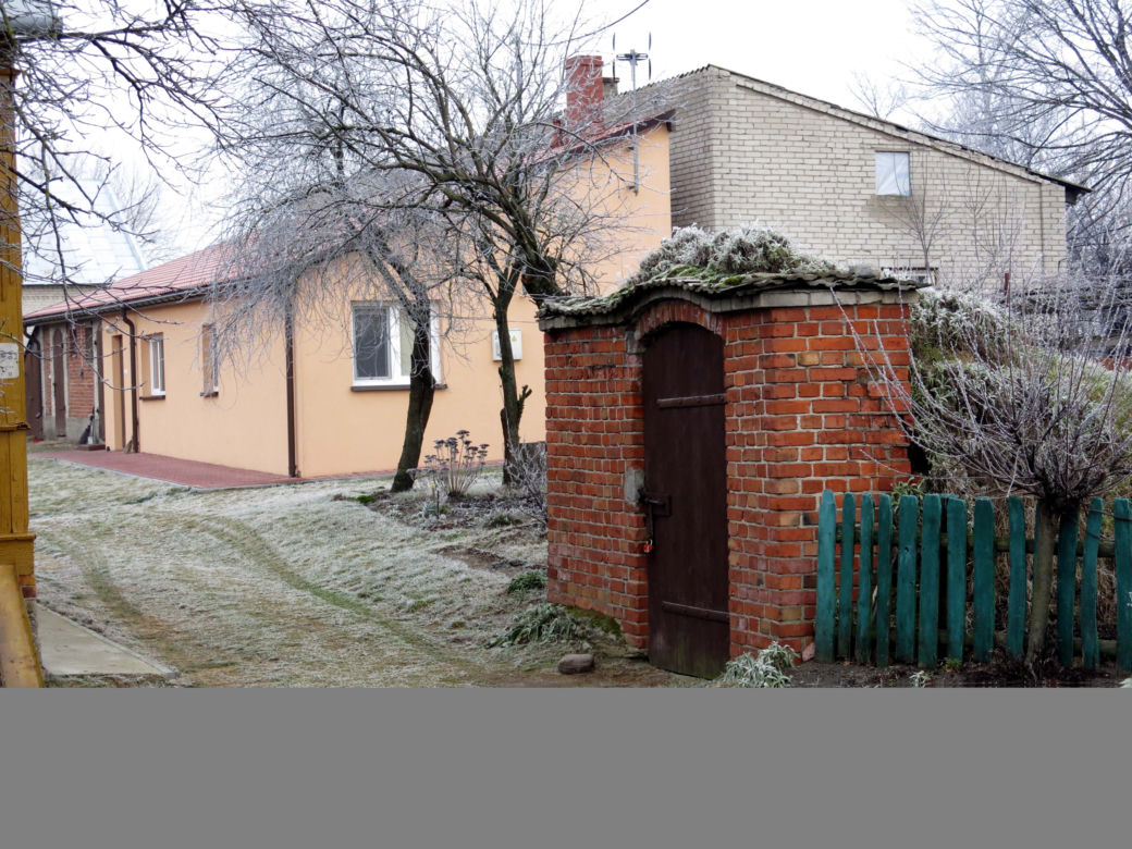 powiesił rodziców, potem siebie.