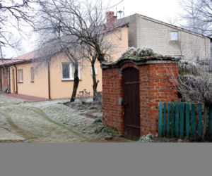 powiesił rodziców, potem siebie.