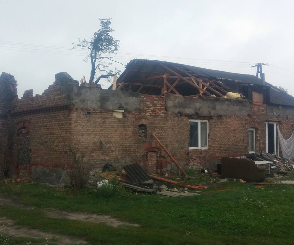 Nawałnica zniszczyła im dom. Państwo Mikołajscy nie tracą wiary w dobro ludzi i proszą o pomoc