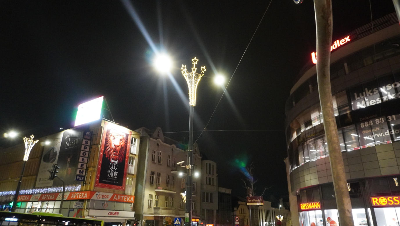 Olsztyn rozświetliły świąteczne iluminacje. Stare Miasto i centrum zachwycają!