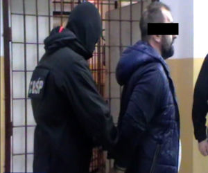 OSZUKALI 100 EMERYTÓW NA POLICJANTA.