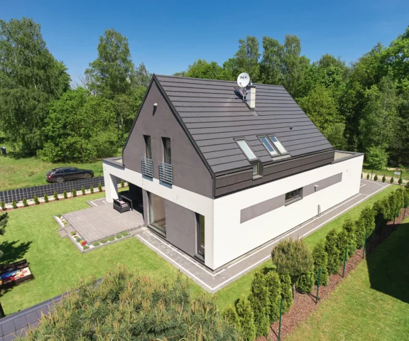 Ile kosztuje dach dwuspadowy? Cena robocizny i pokrycia dachu 2026