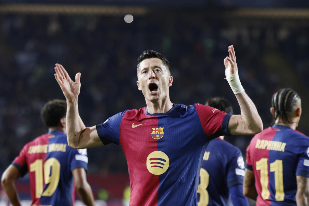 Robert Lewandowski wygina śmiało ciało i pręży muskuły. Aktywny urlop gwiazdora Barcelony