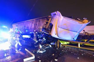 Wypadek ciężarówki na bramkach autostrady A4