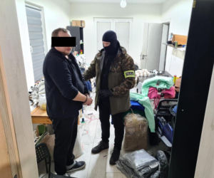 Nielegalna szwalnia rozbita! Podrabiali markowe ciuchy na potęgę