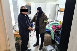 Nielegalna szwalnia rozbita! Podrabiali markowe ciuchy na potęgę