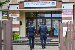 Policja znów pojawi się w szkołach! Komenda Główna zapowiada kolejne patrole od poniedziałku