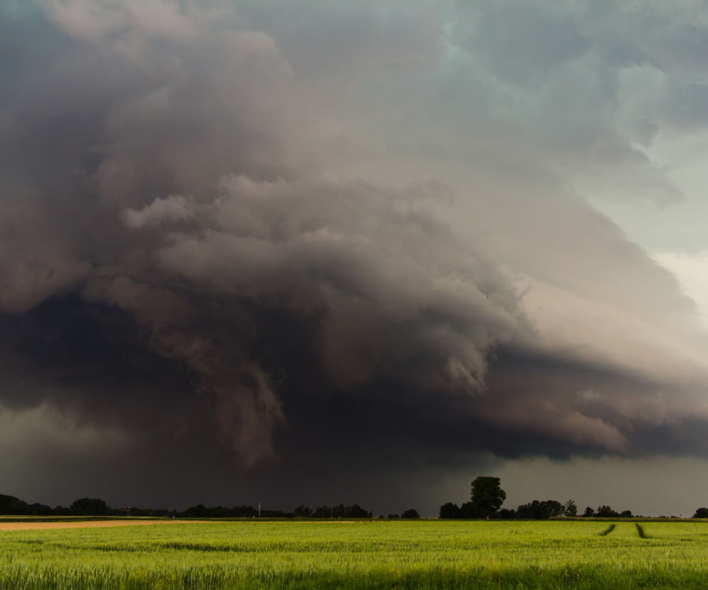 Burza w Olsztynie 24 czerwca. Na Warmię i Mazury nadciąga pogodowy armagedon. Ostrzeżenie IMGW