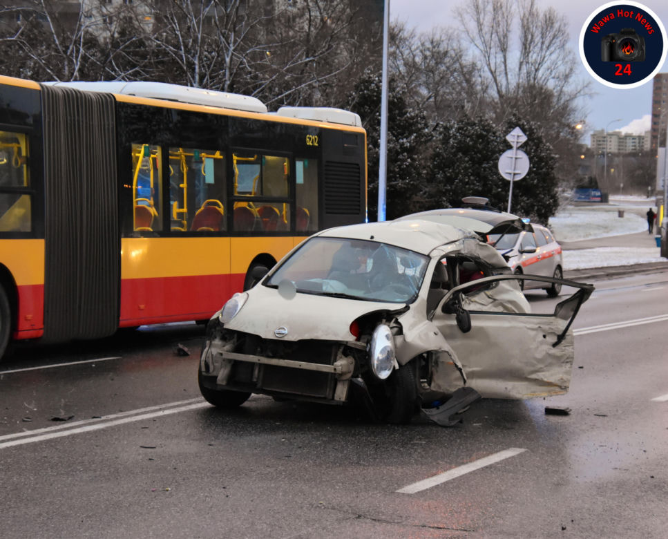 Zderzenie samochodu osobowego z autobusem. Dwoje dzieci w szpitalu