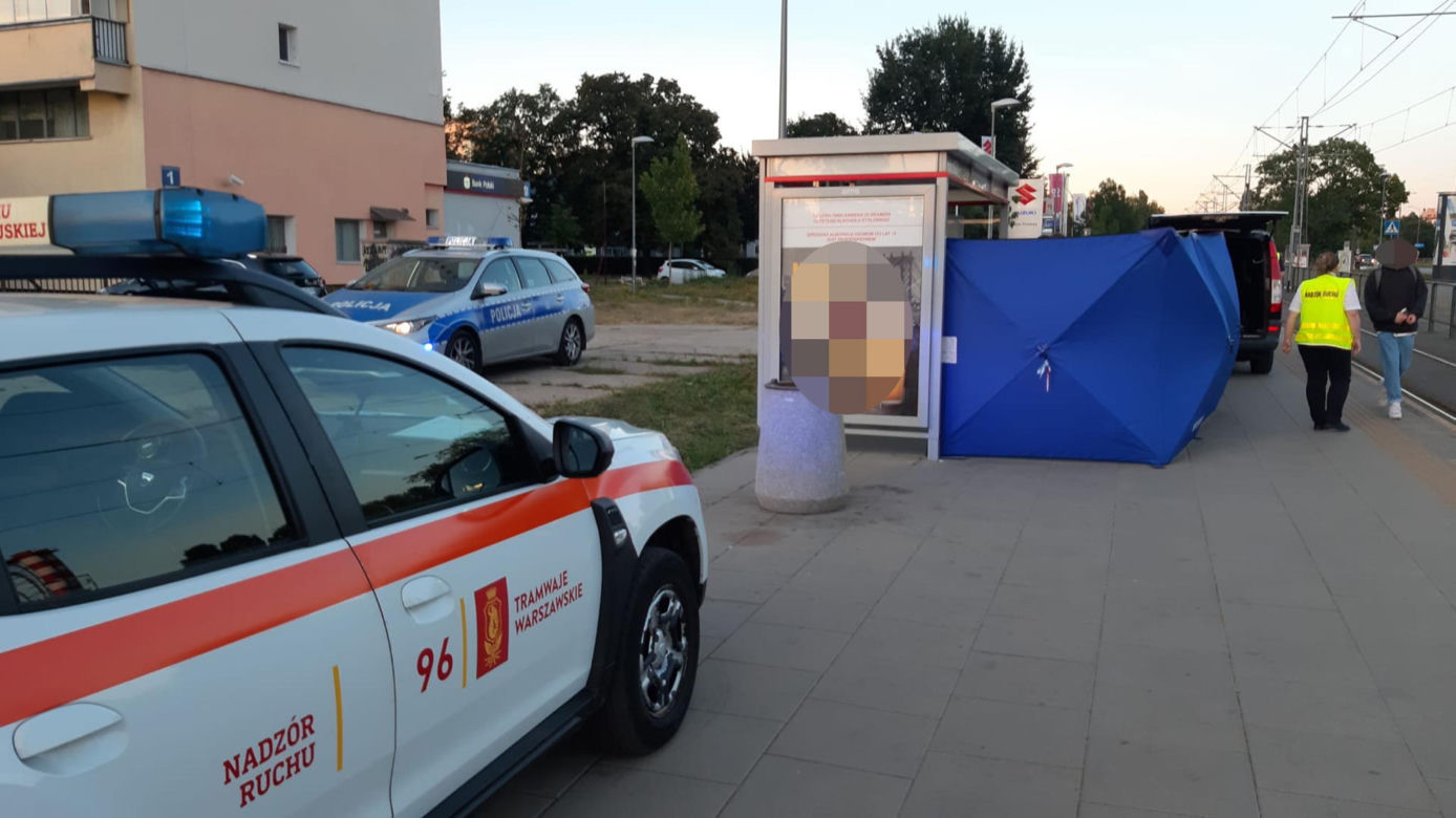 Śmierć na przystanku. 80-latek padł na ziemię, nie żyje