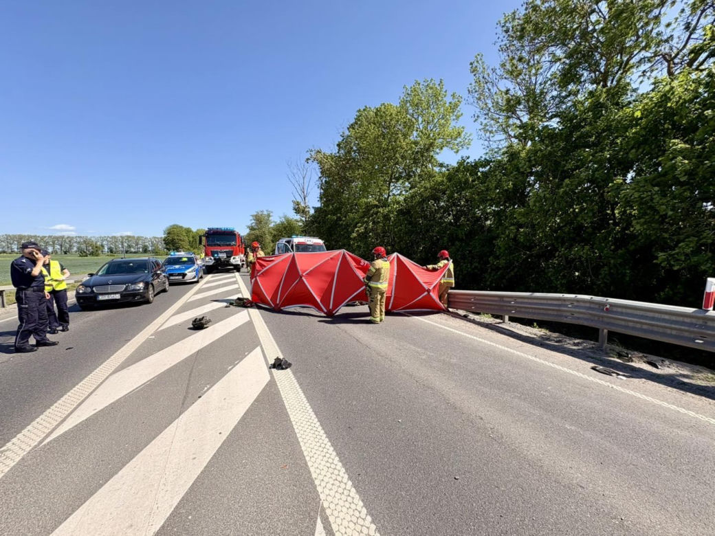 Na trasie między Malborkiem a Swarożynem doszło do zderzenia motocykla i trzech samochodów osobowych