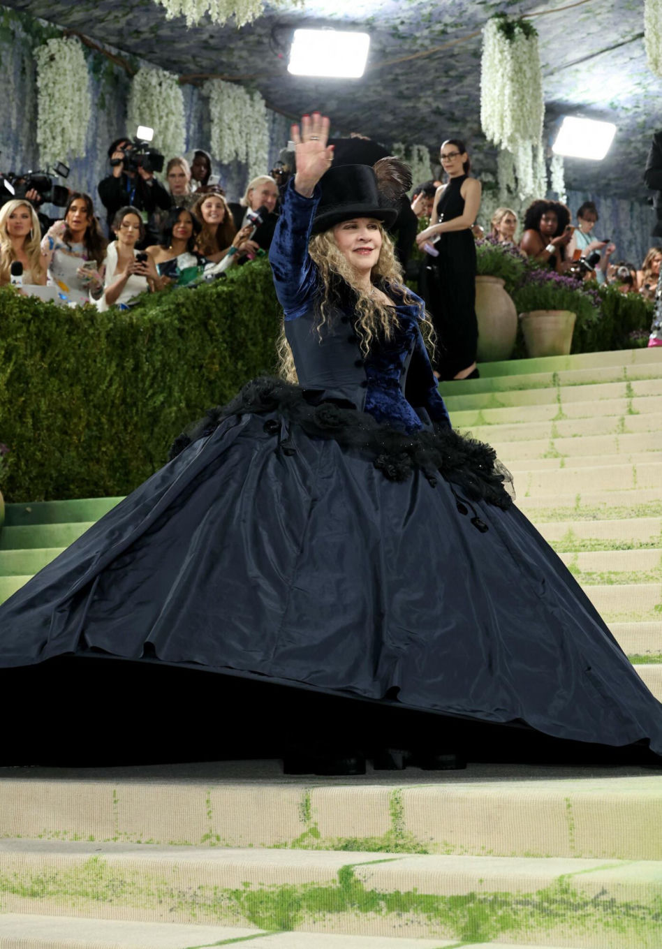 Stevie Nicks pierwszy raz w historii na Met Gali! Artystka pojawiła się w stroju z... sieciówki!