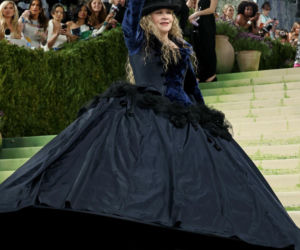 Stevie Nicks pierwszy raz w historii na Met Gali! Artystka pojawiła się w stroju z... sieciówki!