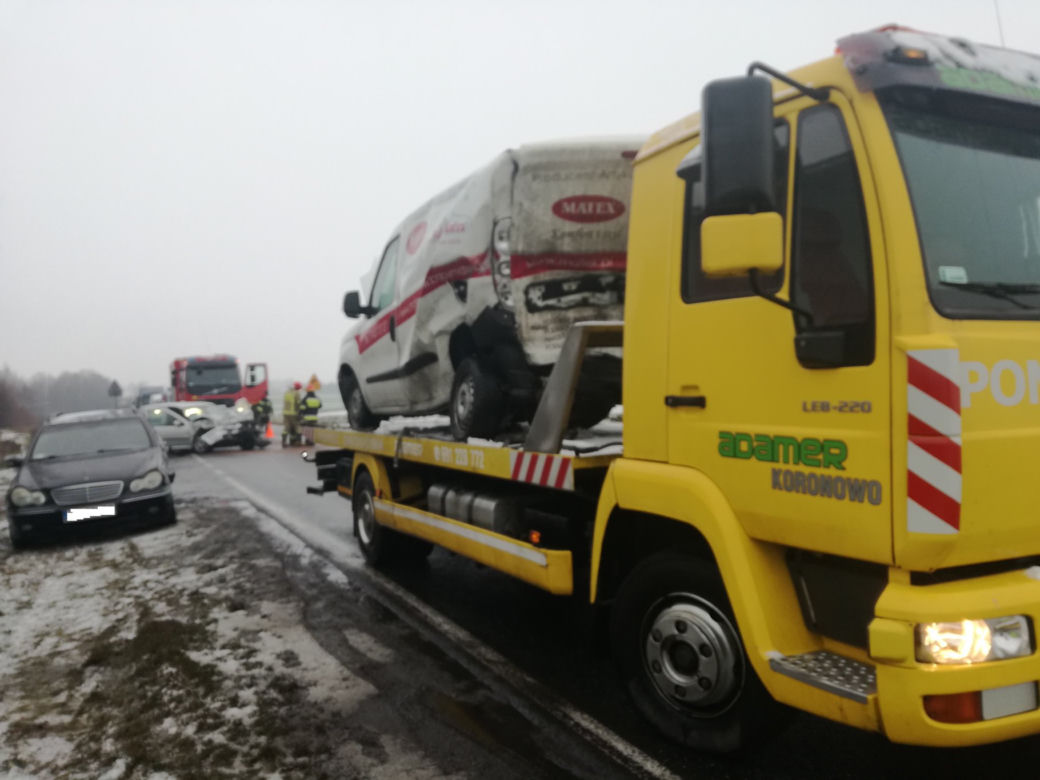 Groźny wypadek na DK 25 pod Bydgoszczą! Cztery osoby trafiły do szpitala! [ZDJĘCIA]