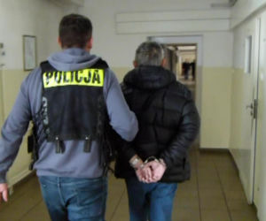 Oszukiwał metodą na policjanta - policjanci z Torunia i Bydgoszczy złapali podejrzanego