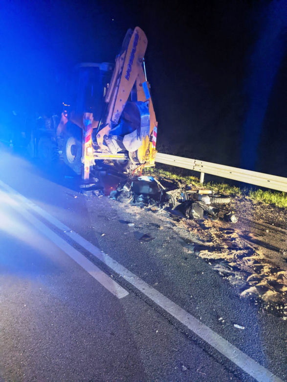 Cieniawa. Nie żyje młody motocyklista. Zderzył się czołowo z koparką