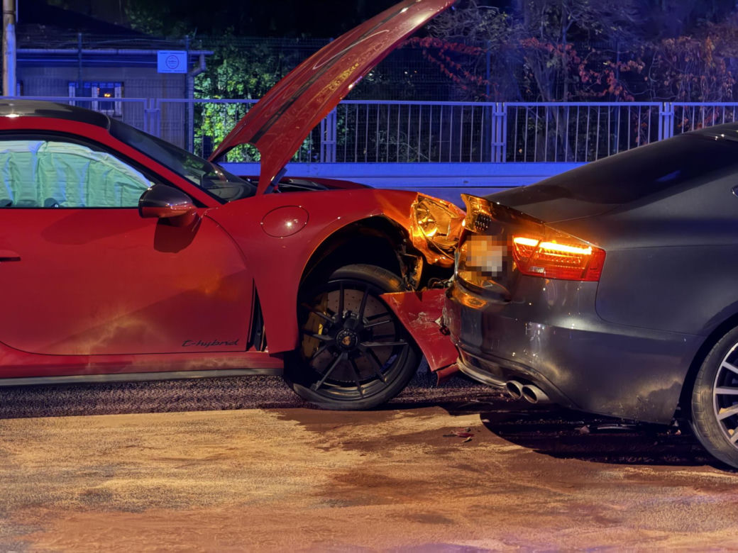 Koszmar na Wale Miedzeszyńskim! Rozbite Porsche za 700 tysięcy złotych!