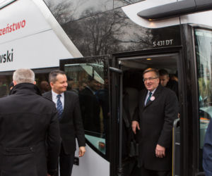 Oni prowadzili kampanię z autobusów