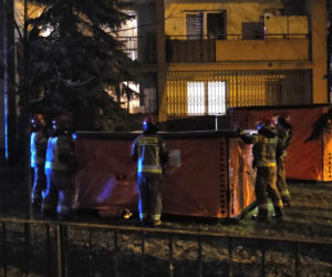 Groził skokiem z balkonu na Ochocie. Szybka akcja służb ratunkowych