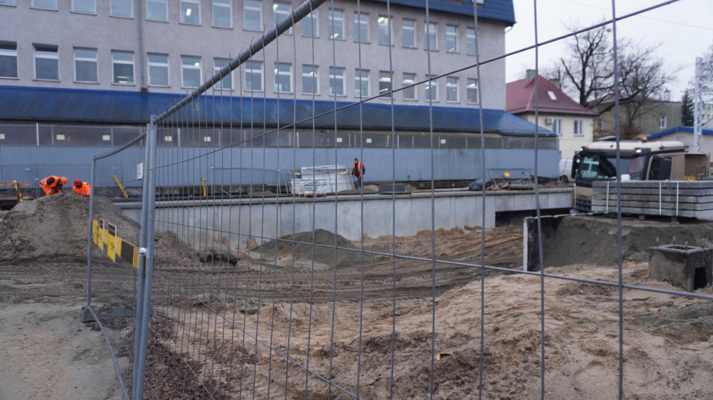 Postępują prace nad konstrukcją budynku Dworca Głównego w Olsztynie. Perony niemal na ukończeniu [ZDJĘCIA]